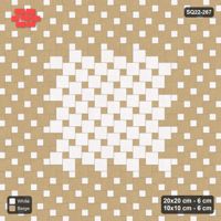 Interlock (Pasco) 20x20 cm · SQ22-267 · Offset Lattice, Centre Medallion - Ivory & Sand